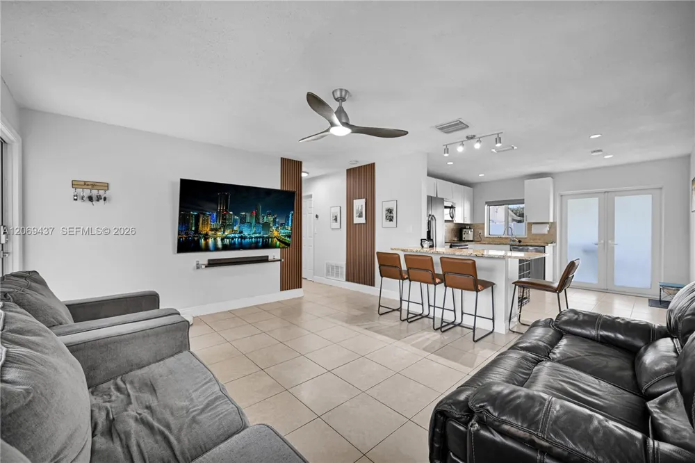 2710 NW 54th St Tamarac, FL 33309