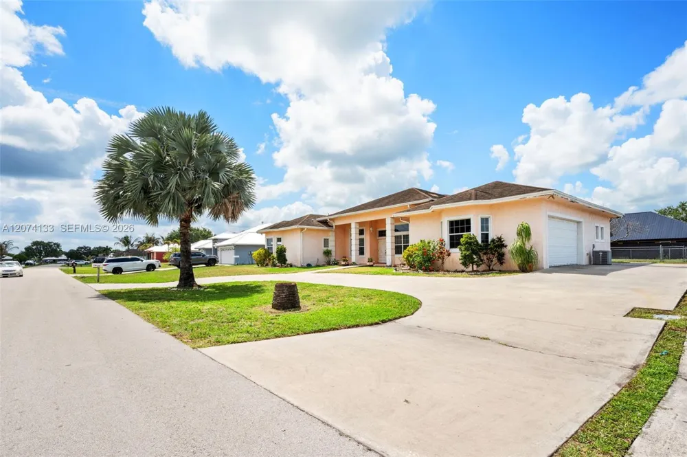1006 Bayberry Loop Clewiston, FL 33440