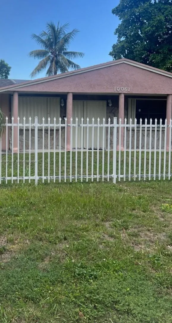 10061 E Hibiscus St Palmetto Bay, FL 33157