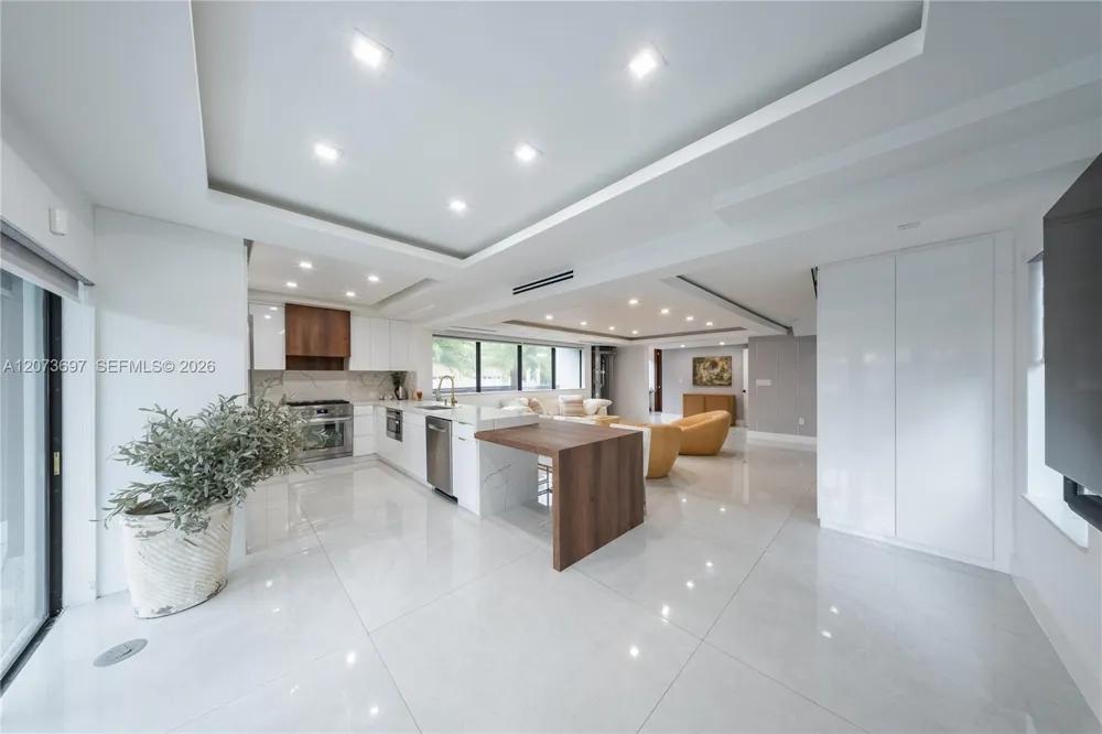 5601 Ocean Dr Hollywood, FL 33019