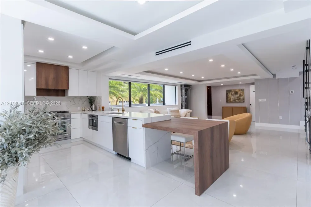 5601 Ocean Dr Hollywood, FL 33019