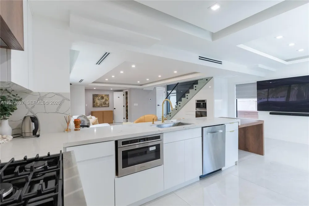 5601 Ocean Dr Hollywood, FL 33019