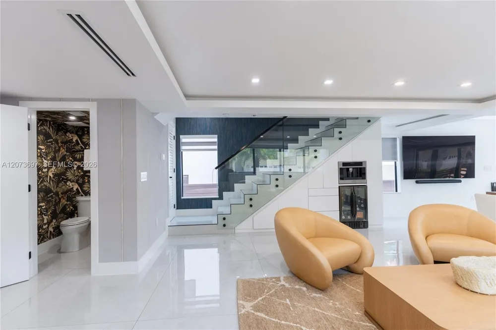 5601 Ocean Dr Hollywood, FL 33019