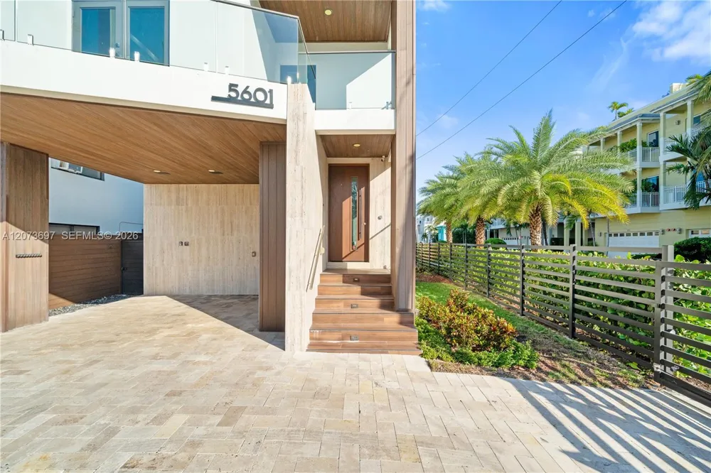 5601 Ocean Dr Hollywood, FL 33019