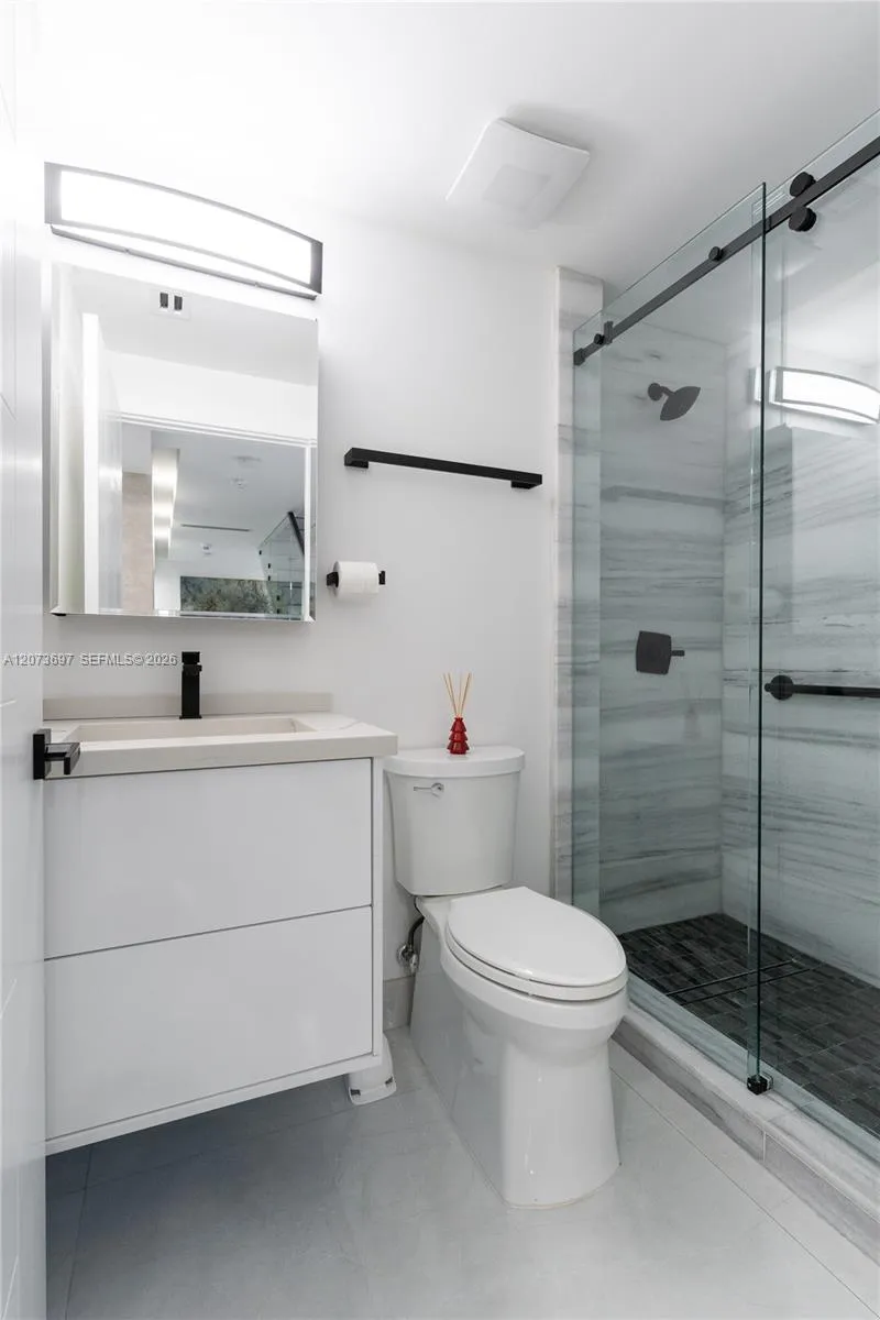 5601 Ocean Dr Hollywood, FL 33019