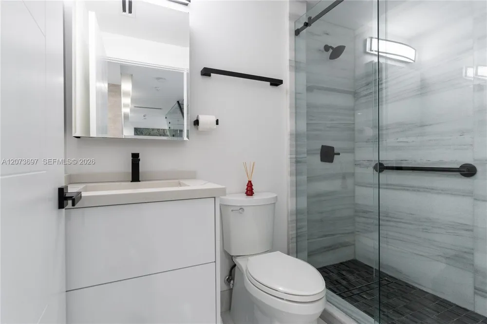 5601 Ocean Dr Hollywood, FL 33019
