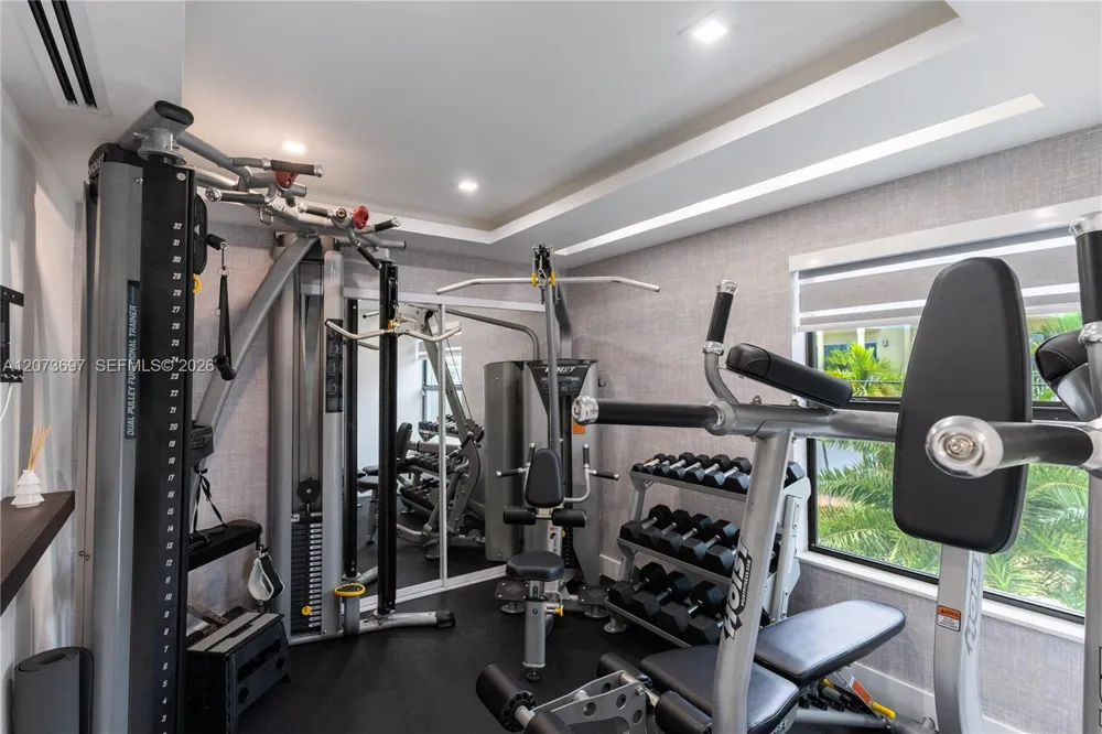 5601 Ocean Dr Hollywood, FL 33019