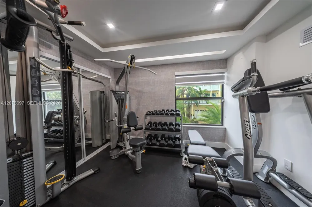 5601 Ocean Dr Hollywood, FL 33019