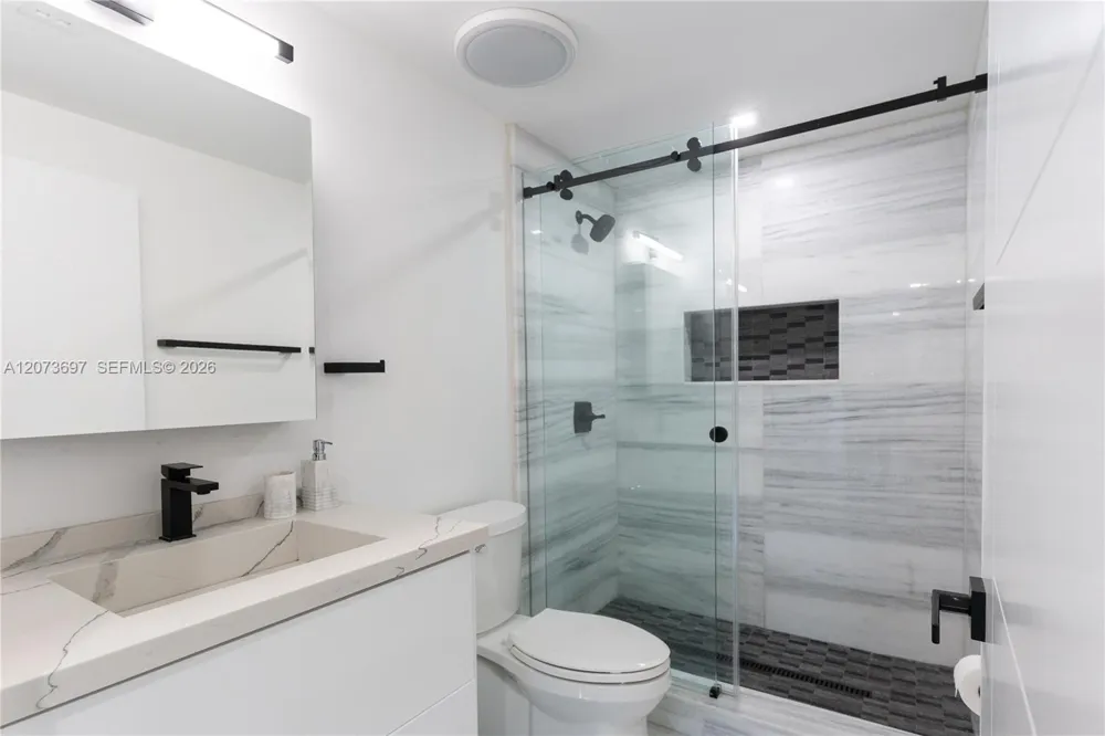 5601 Ocean Dr Hollywood, FL 33019