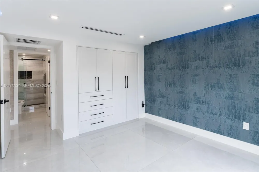 5601 Ocean Dr Hollywood, FL 33019