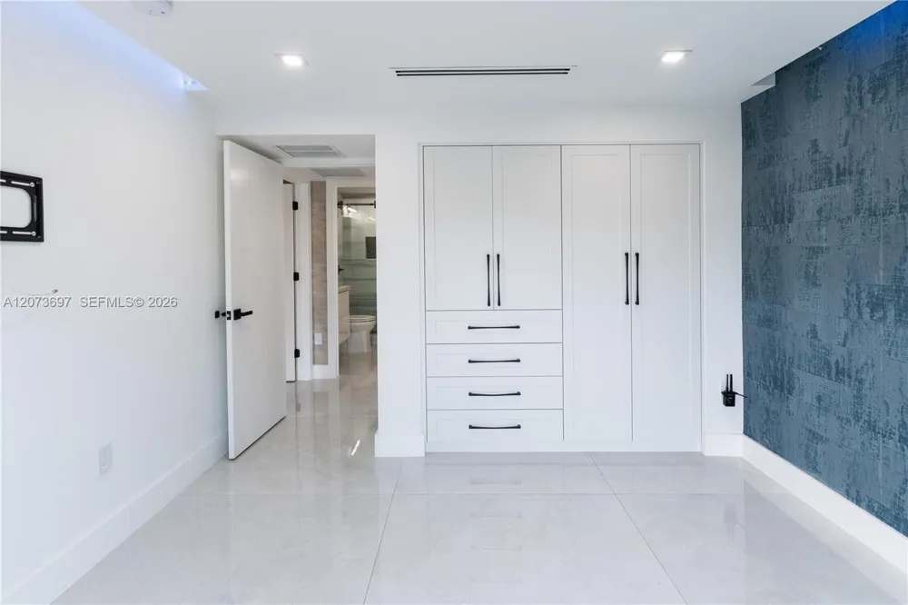 5601 Ocean Dr Hollywood, FL 33019