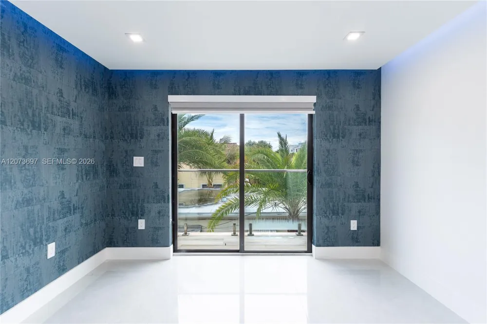 5601 Ocean Dr Hollywood, FL 33019