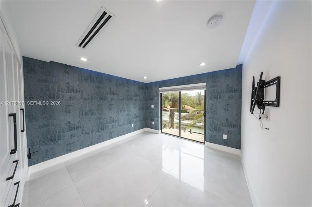 5601 Ocean Dr Hollywood, FL 33019