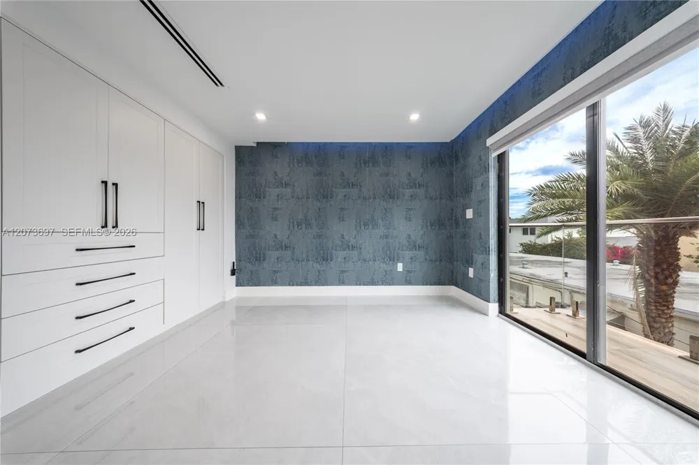 5601 Ocean Dr Hollywood, FL 33019