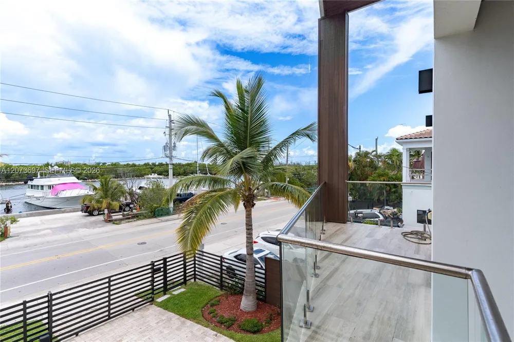 5601 Ocean Dr Hollywood, FL 33019