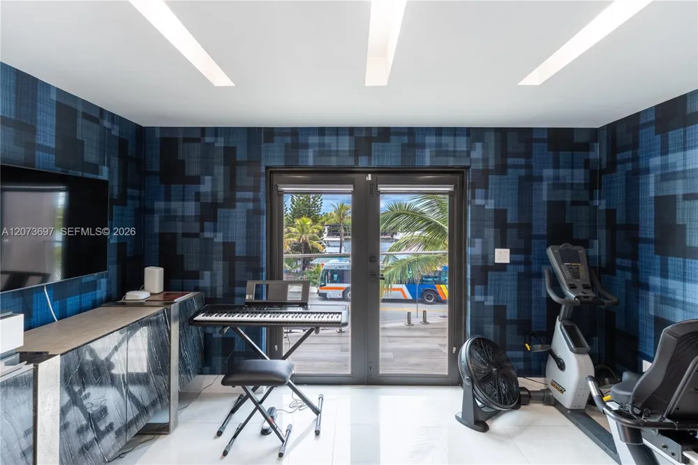 5601 Ocean Dr Hollywood, FL 33019