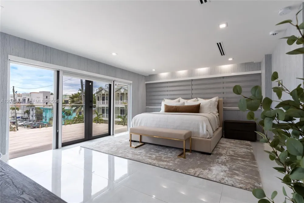 5601 Ocean Dr Hollywood, FL 33019