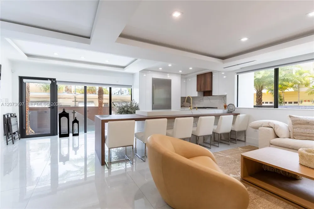 5601 Ocean Dr Hollywood, FL 33019
