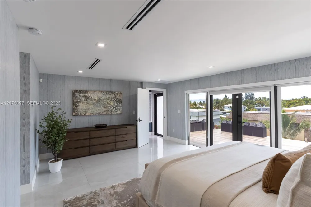 5601 Ocean Dr Hollywood, FL 33019