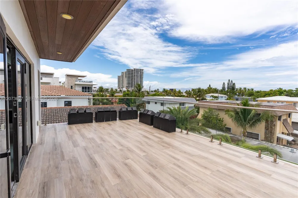 5601 Ocean Dr Hollywood, FL 33019