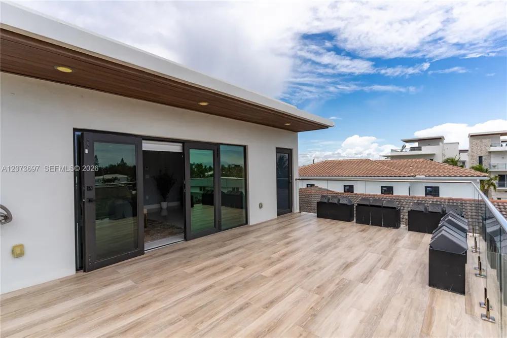 5601 Ocean Dr Hollywood, FL 33019
