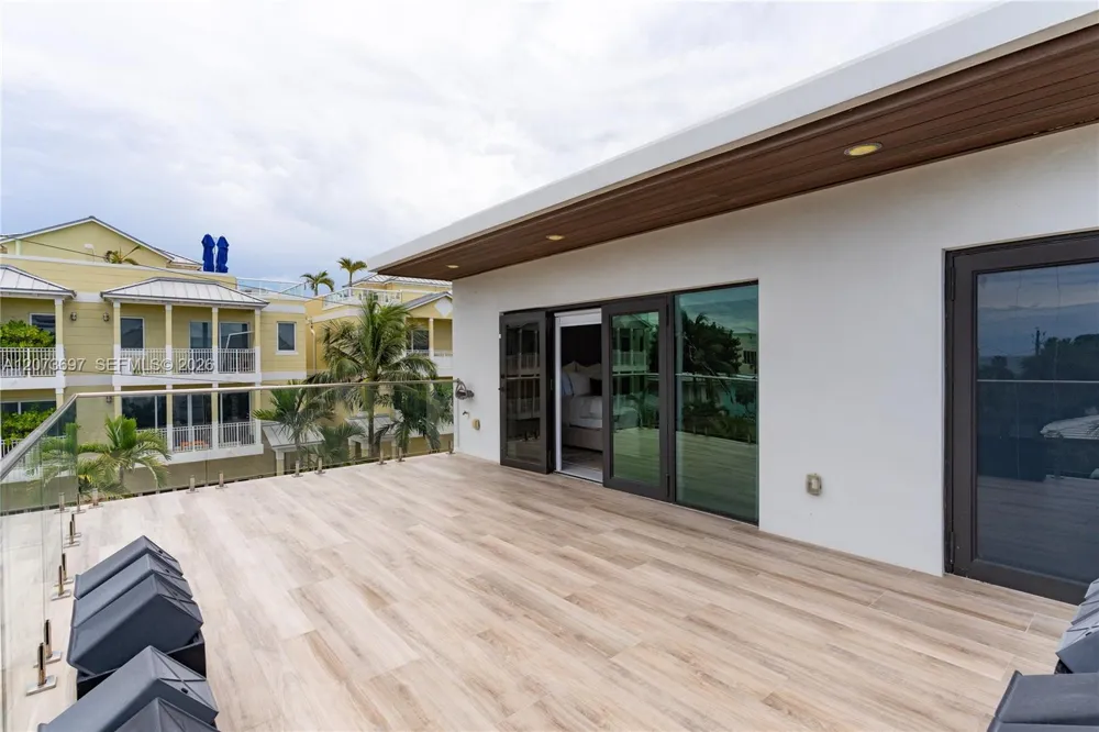 5601 Ocean Dr Hollywood, FL 33019