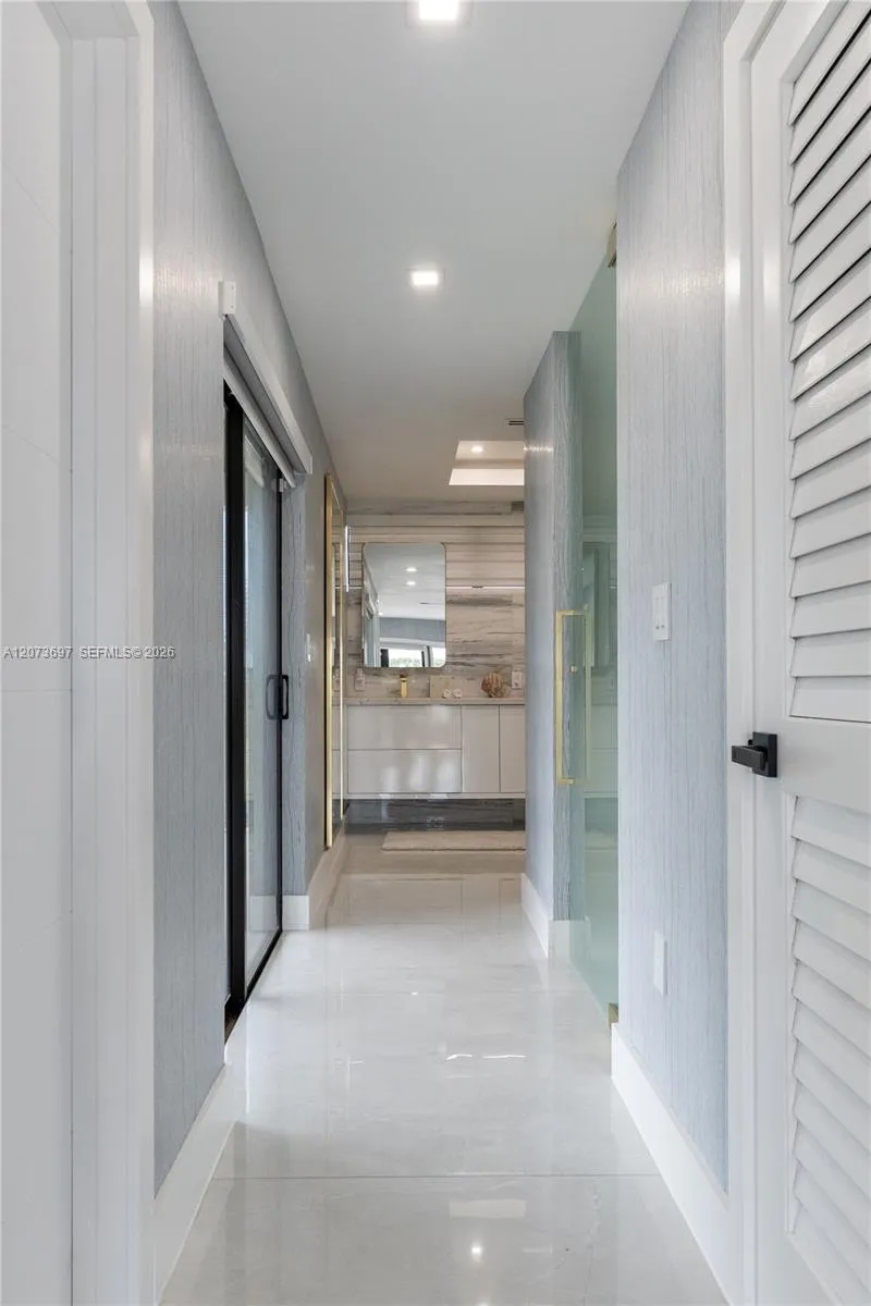 5601 Ocean Dr Hollywood, FL 33019