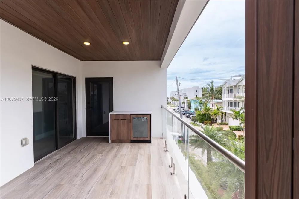 5601 Ocean Dr Hollywood, FL 33019