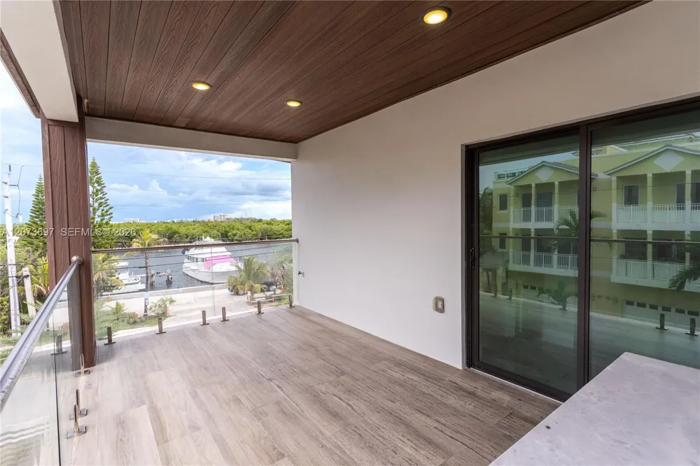 5601 Ocean Dr Hollywood, FL 33019