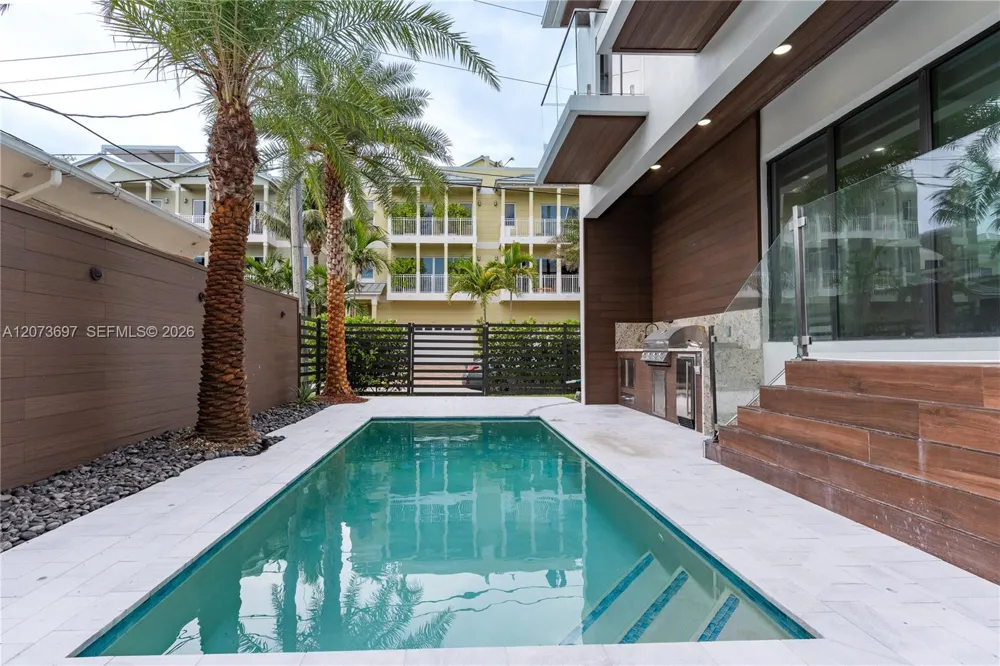 5601 Ocean Dr Hollywood, FL 33019