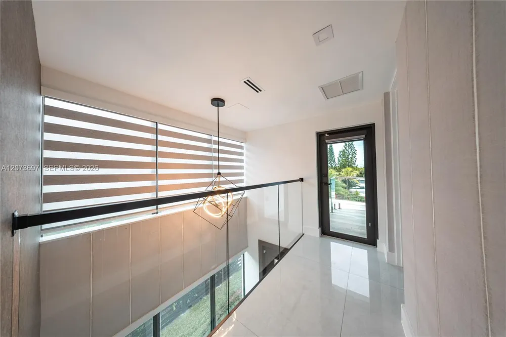 5601 Ocean Dr Hollywood, FL 33019