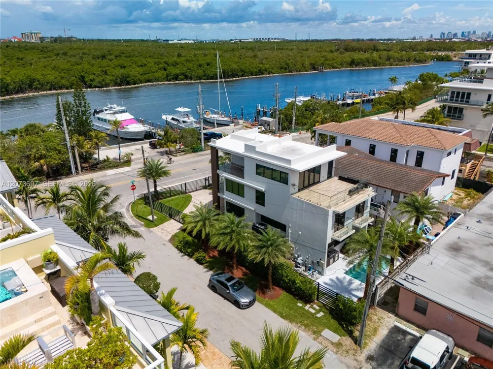 5601 Ocean Dr Hollywood, FL 33019