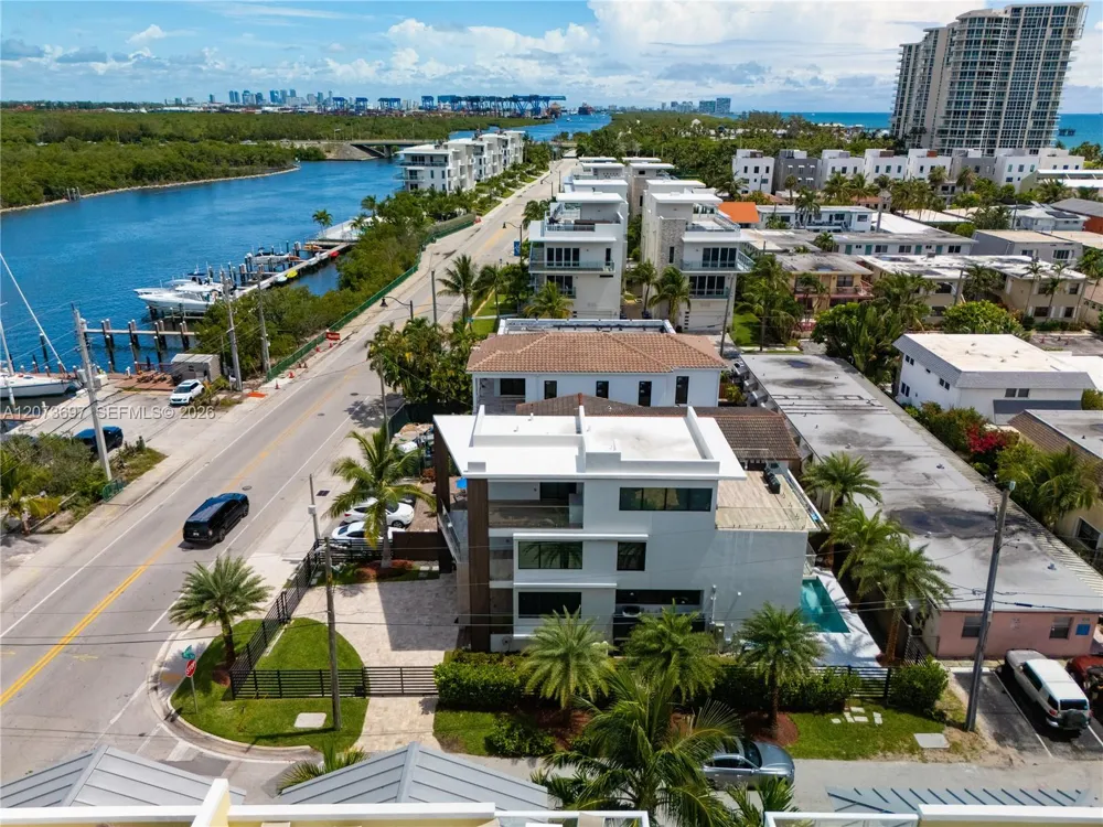 5601 Ocean Dr Hollywood, FL 33019