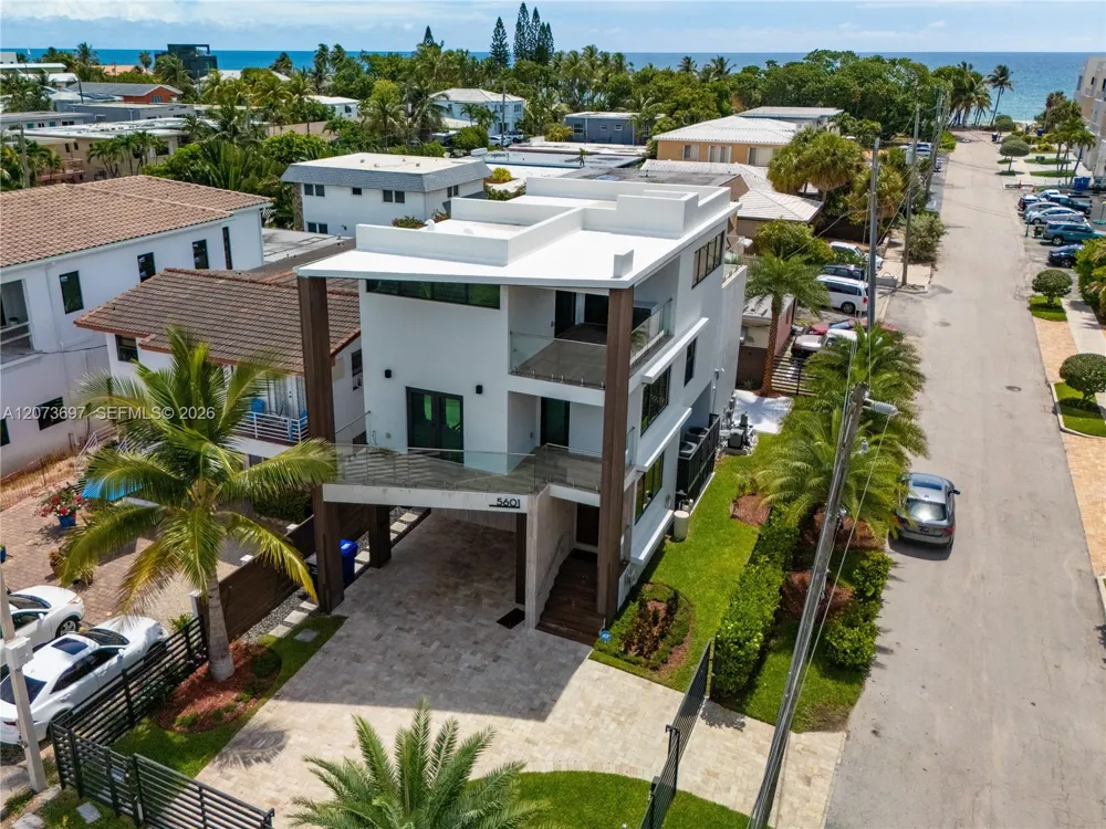 5601 Ocean Dr Hollywood, FL 33019