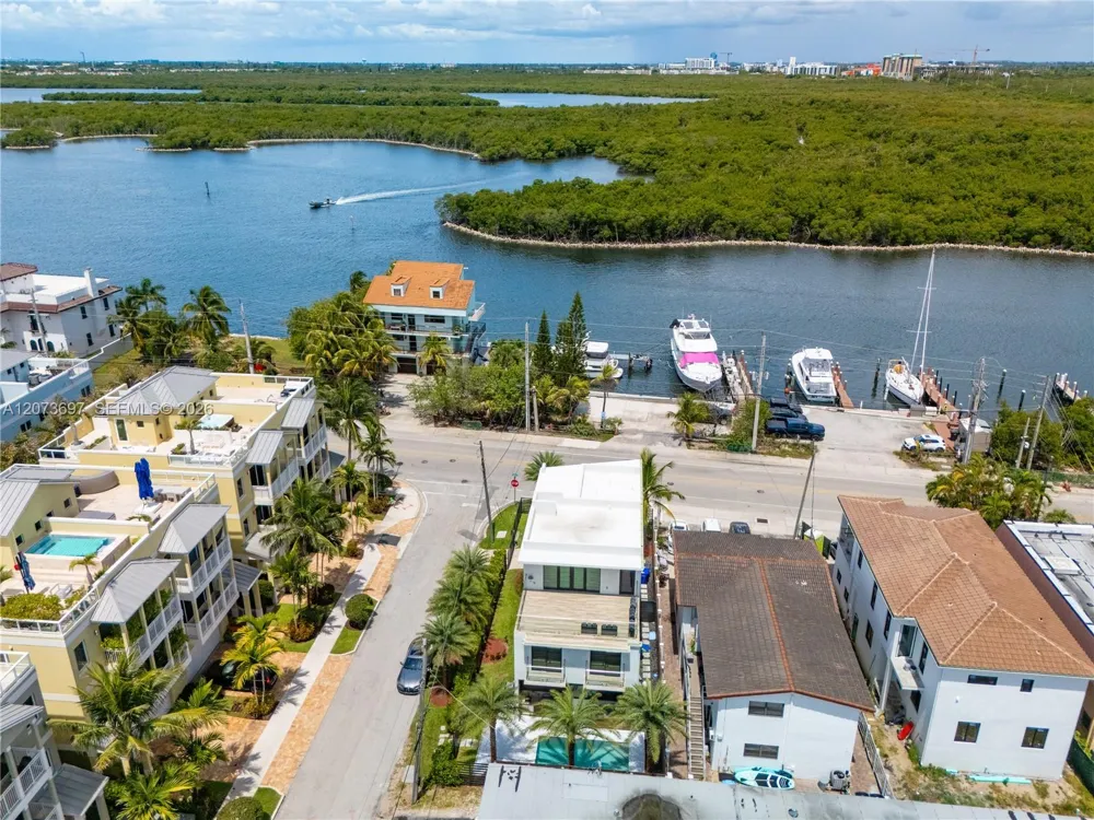 5601 Ocean Dr Hollywood, FL 33019