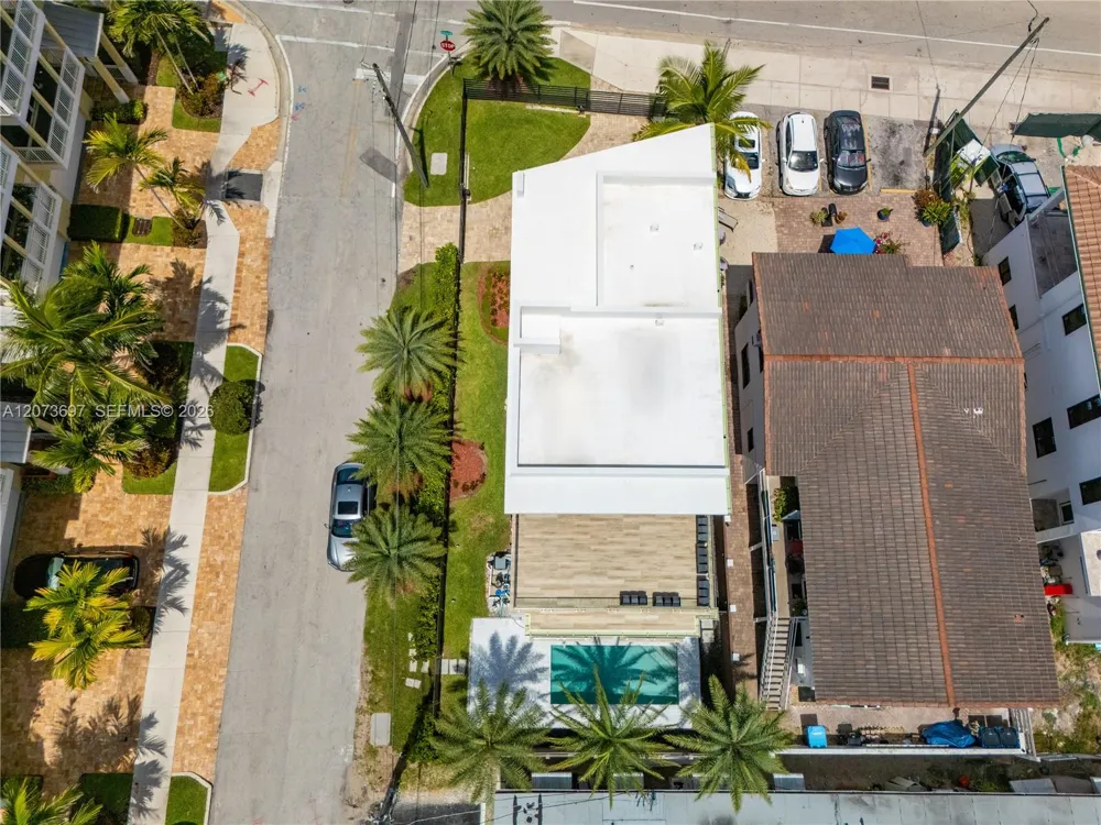 5601 Ocean Dr Hollywood, FL 33019