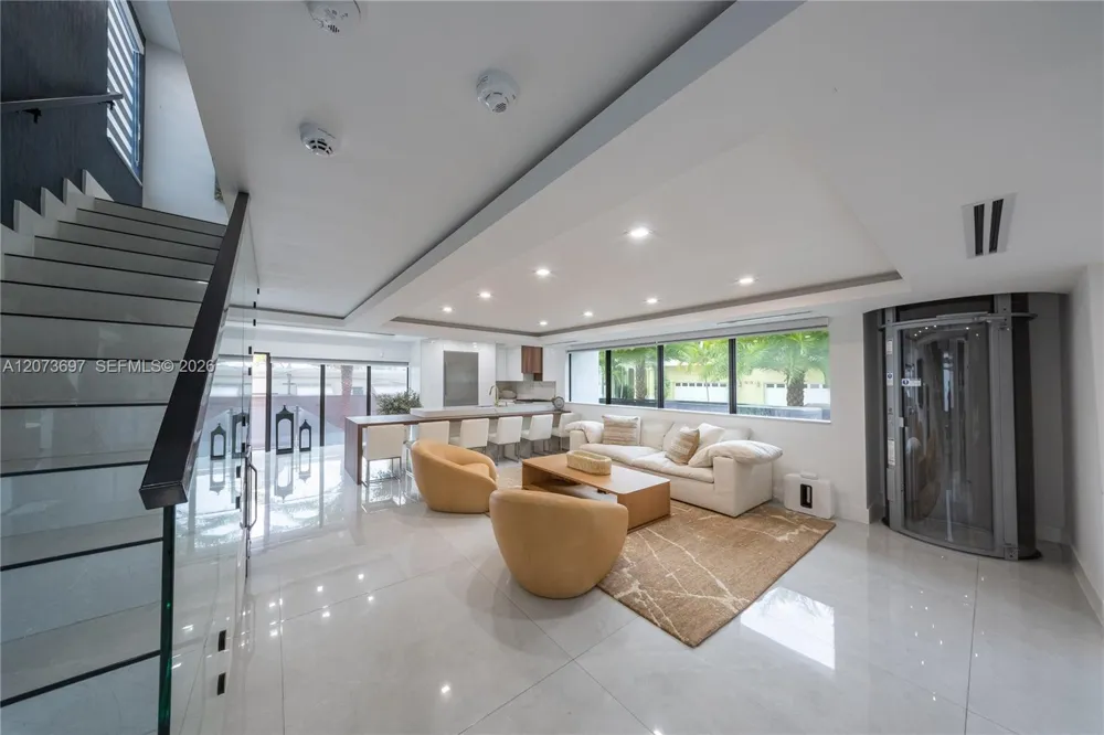 5601 Ocean Dr Hollywood, FL 33019
