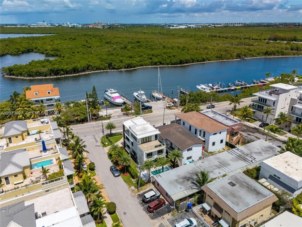 5601 Ocean Dr Hollywood, FL 33019