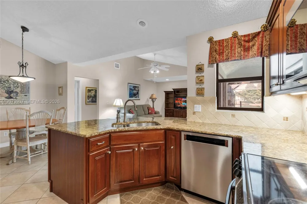 2140 SW 97th Ln Davie, FL 33324