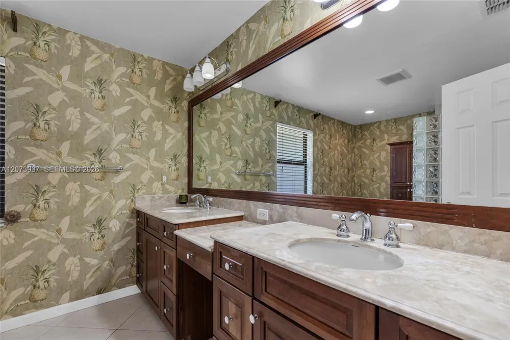 2140 SW 97th Ln Davie, FL 33324