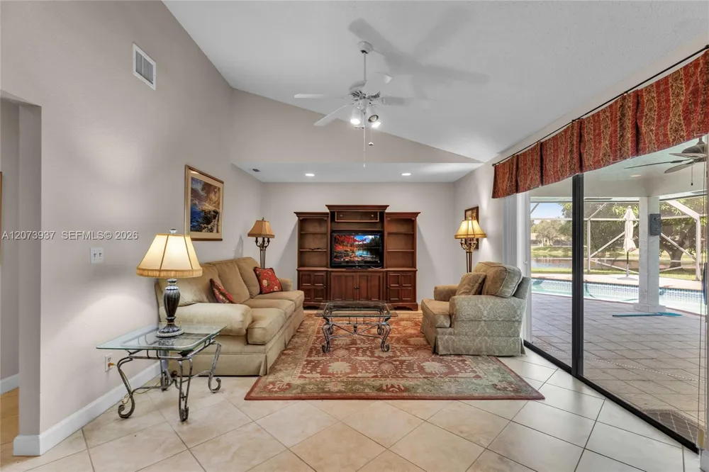 2140 SW 97th Ln Davie, FL 33324