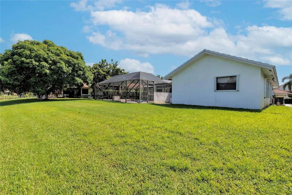 2140 SW 97th Ln Davie, FL 33324
