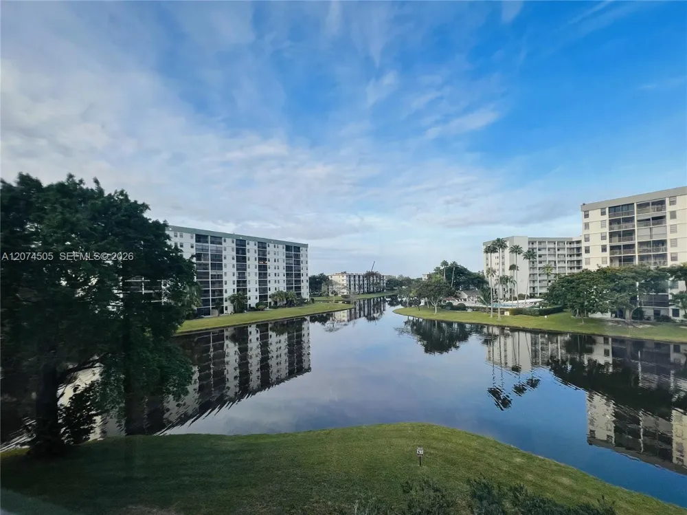2309 S Cypress Bend Dr #414C Pompano Beach, FL 33069