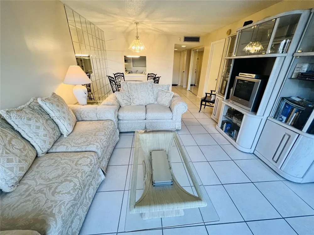 2309 S Cypress Bend Dr #414C Pompano Beach, FL 33069