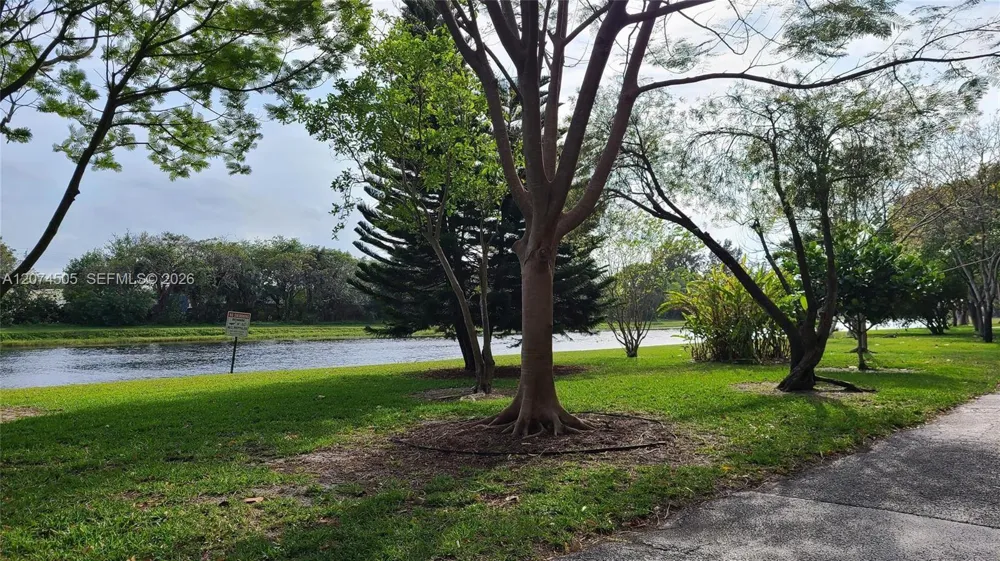 2309 S Cypress Bend Dr #414C Pompano Beach, FL 33069