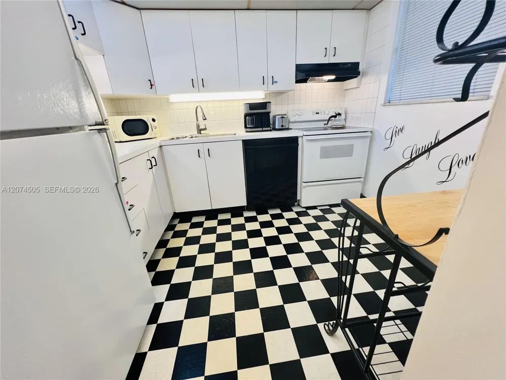 2309 S Cypress Bend Dr #414C Pompano Beach, FL 33069