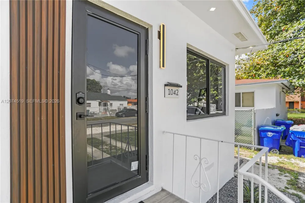 1040 NW 35th St #1042 Miami, FL 33127