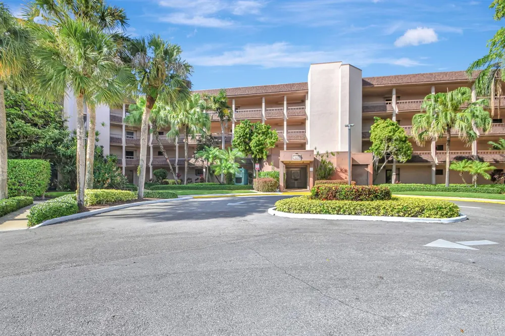 4702 Fountains Drive S #105 Lake Worth, FL 33467