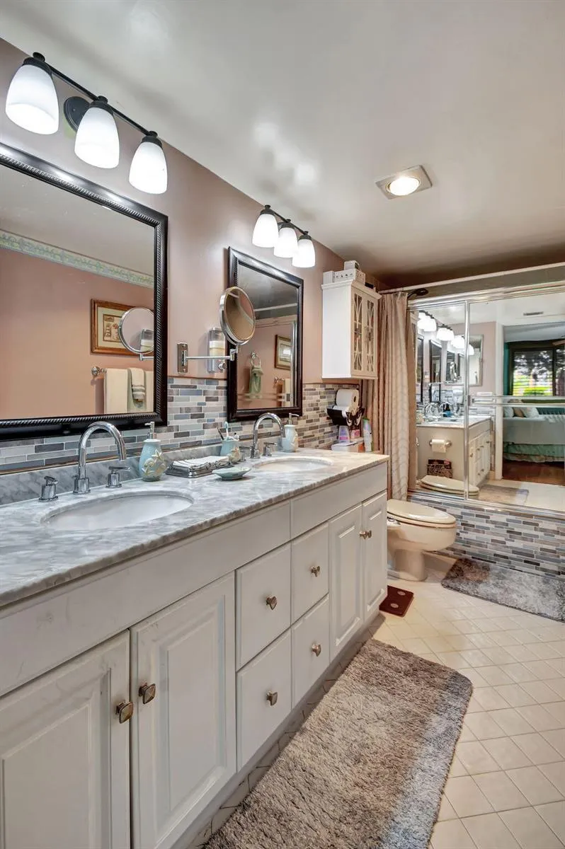 4702 Fountains Drive S #105 Lake Worth, FL 33467