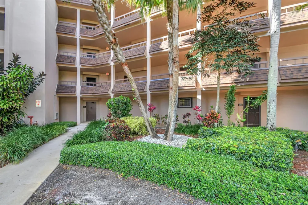 4702 Fountains Drive S #105 Lake Worth, FL 33467